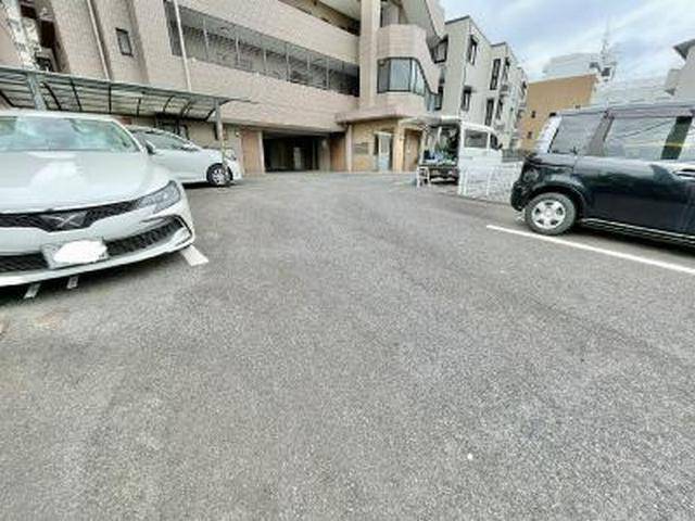 ミレニアム 駐車場