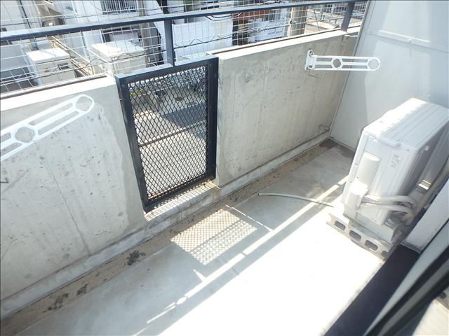 地愛ビル ベランダ