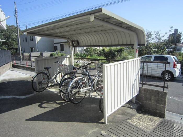 カレッジサイド寺田 駐車場