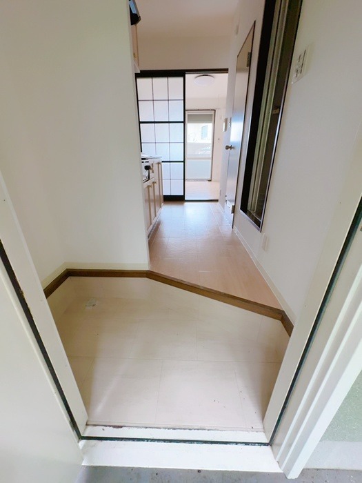 カレッジサイド寺田 玄関