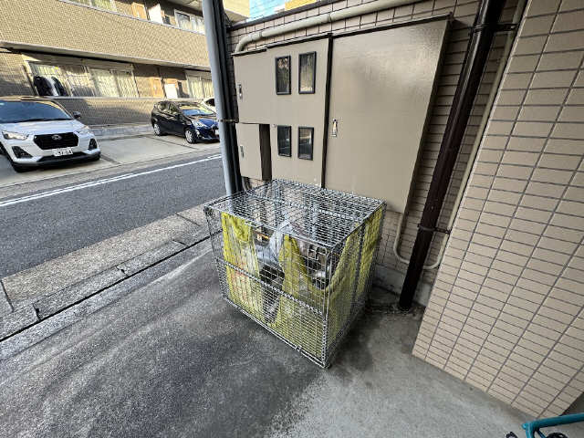 ヴィヴィアンロゼ ごみ置き場