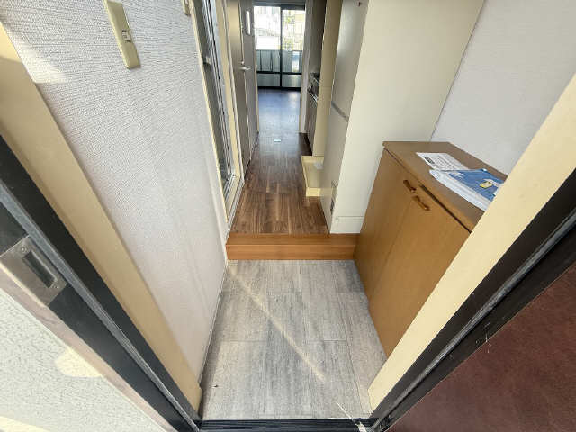 ジュネストーコー 玄関