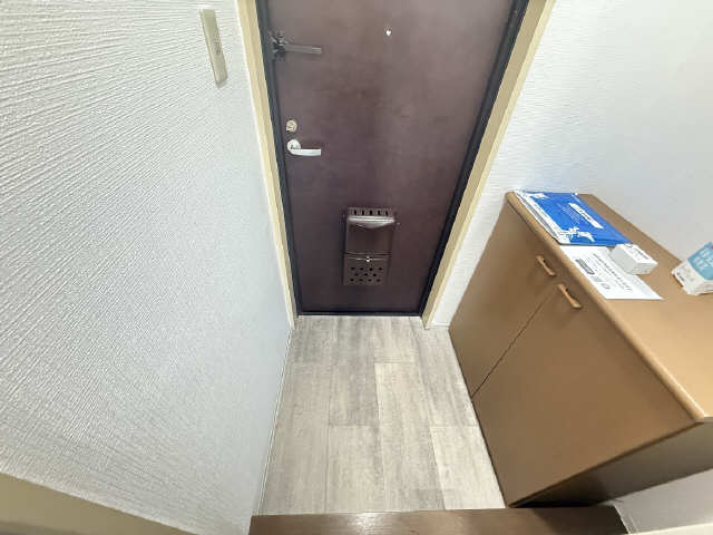 ジュネストーコー 玄関