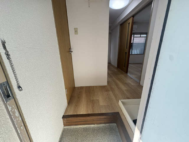 ニシオビル 玄関
