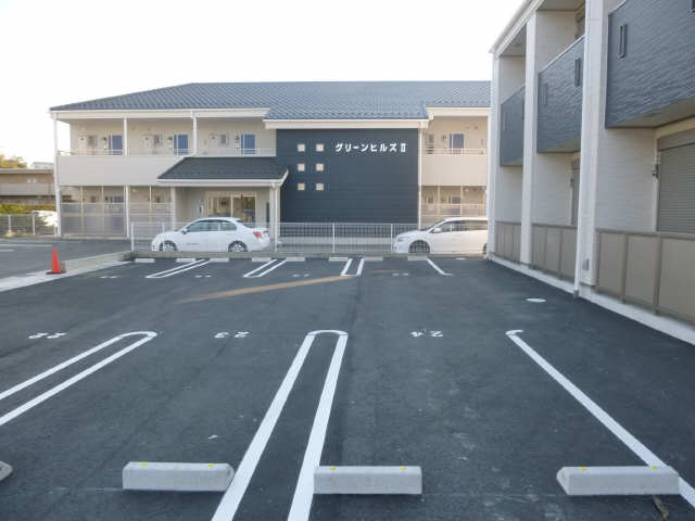 グリーンヒルズⅢ 駐車場