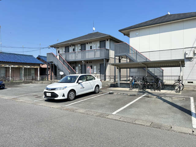 メゾンリベールＡ 駐車場
