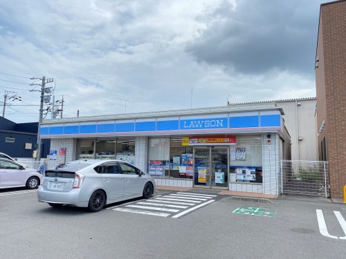グリーンヴィラ平野Ｂ 【コンビニエンスストア】ローソン 津一身田店まで765ｍ