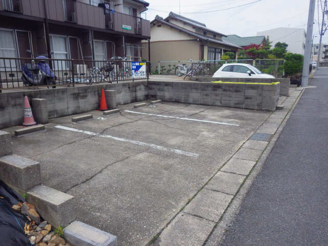 タウニーふじ 駐車場