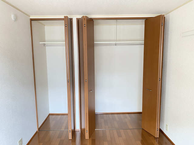 グローリー上川原 収納