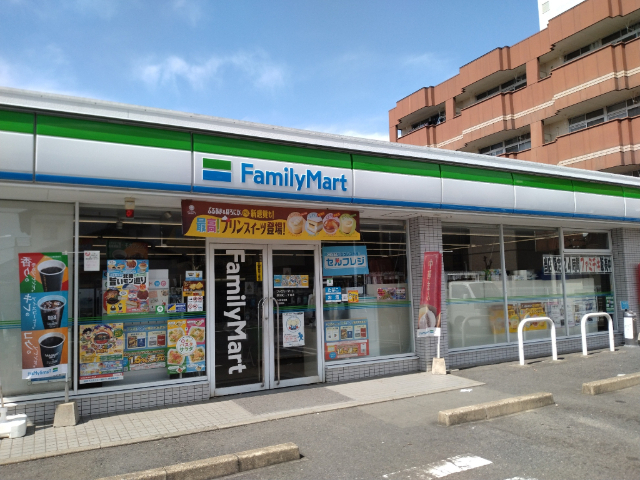 トップパレス ファミリーマート津栗真中山店