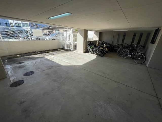 ジョイフル原Ⅵ 屋根付き駐輪場