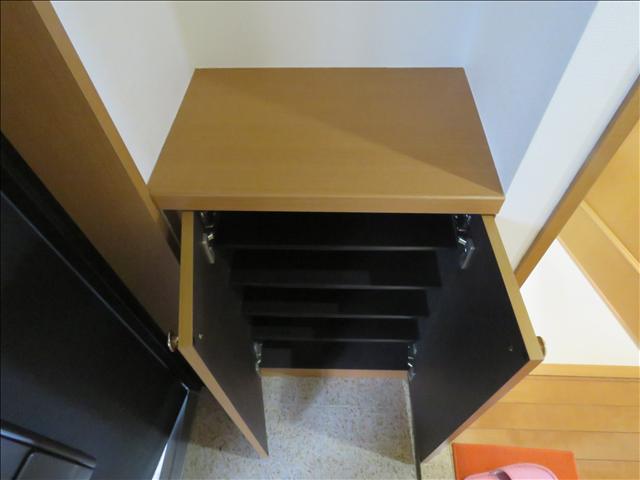グラヴィティ本山 玄関