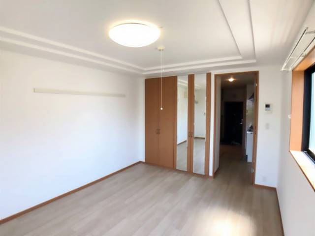三重県津市白塚町 本画像はＣＧで作成しており、実際に現地に家具は置かれておりません。また、賃料に家具は含まれておりませ