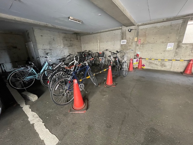 エクセレンス山中 駐車場