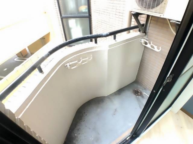 イストワール植田 玄関