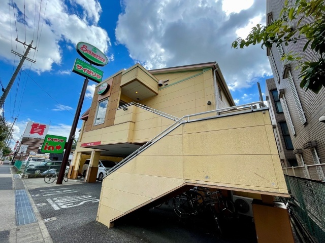 イストワール植田 サイゼリヤ