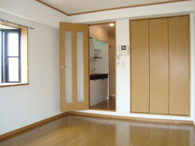 ラフォーレ鶴舞 8帖あるゆったりとしたお部屋です。
