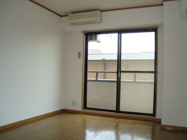 ラフォーレ鶴舞 ベランダ南向きで日当たりの良いお部屋です。