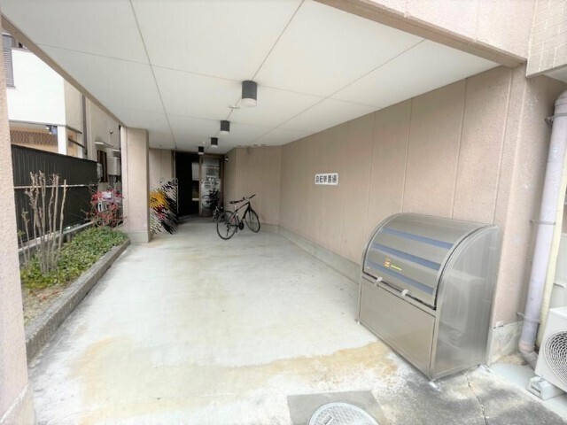サンシャイン隼人 敷地内ゴミ置き場