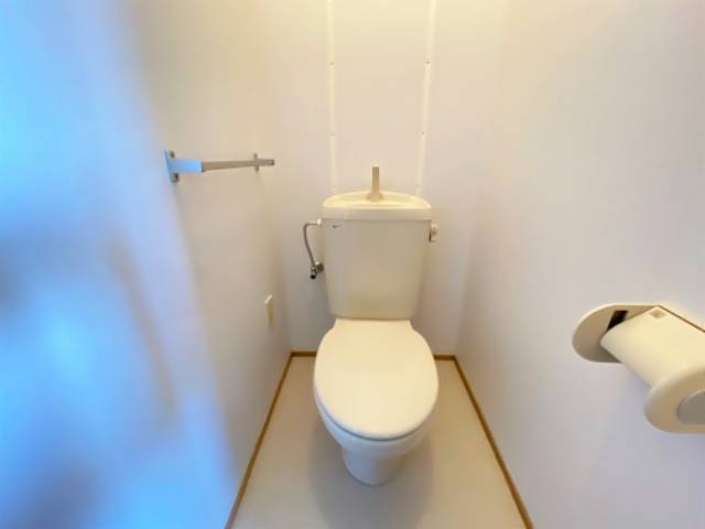 アネックス平和が丘Ⅱ トイレ内にはコンセントもあり温水洗浄便座の設置も可能です。