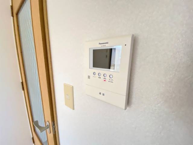 アネックス平和が丘Ⅱ 来訪者の顔が確認できるモニターホン。女性人気が高い設備です。