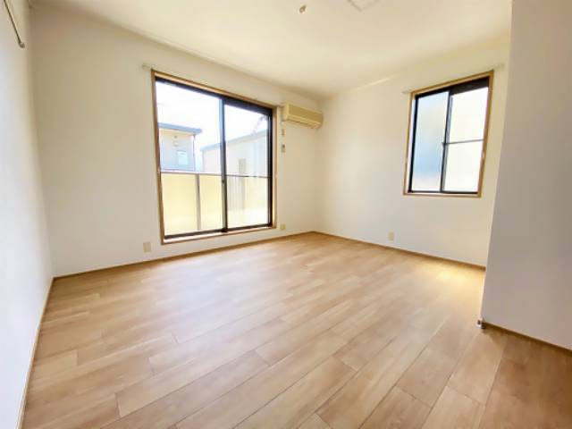 アネックス平和が丘Ⅱ 広々８帖の広さがあります。角部屋で小窓もあり明るいです。