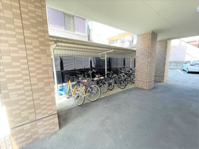 キャラ八事 駐車場