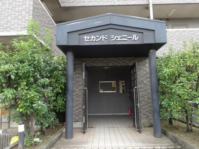 セカンドシェニール エントランス