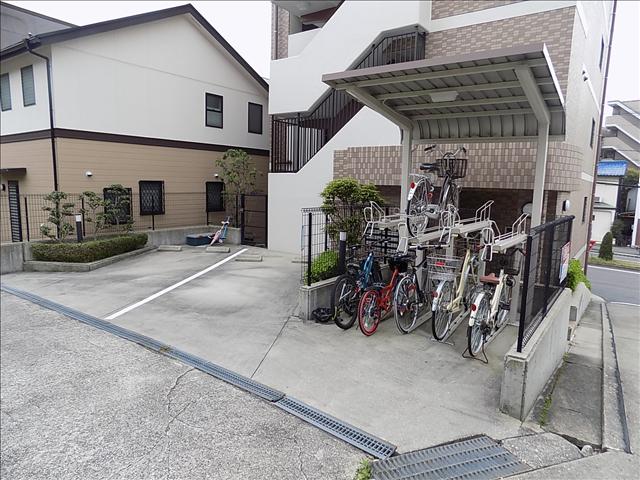 ウルップソウ山手 駐車場