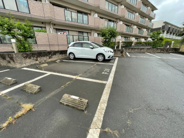 ＧＥＮＥＳＩＳ３ 駐車場