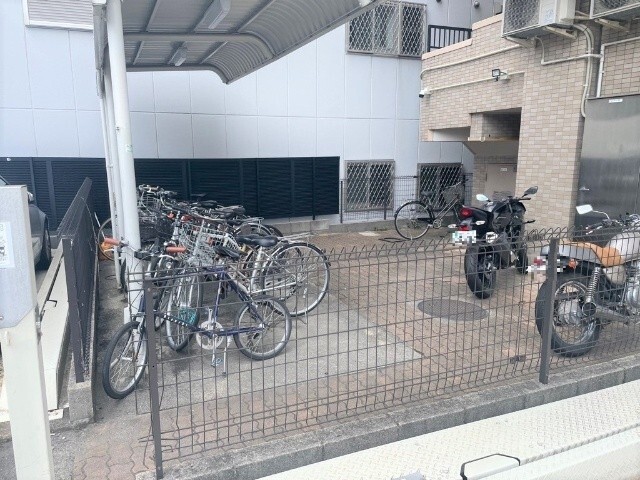 クレスト山手通 駐輪場