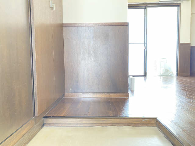 コートハウス 玄関