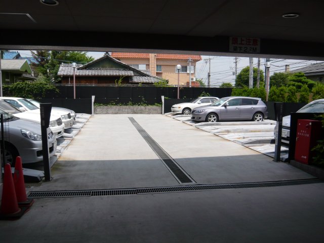 ベレーサ本山 駐車場