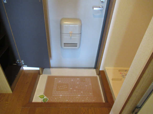 アヴェニューコート栗真 玄関