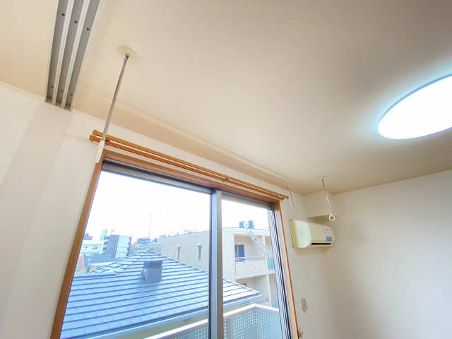 スターホーム東山 室内物干