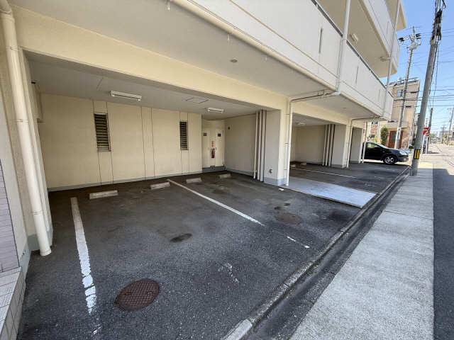 シーアイマンション川名 駐車場
