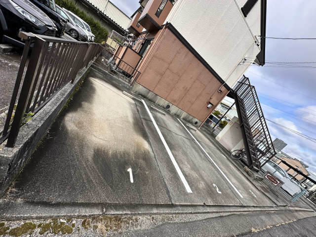 フェニックス２４ 駐車場